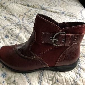 Very cute Leather Booties! Burgundy Color